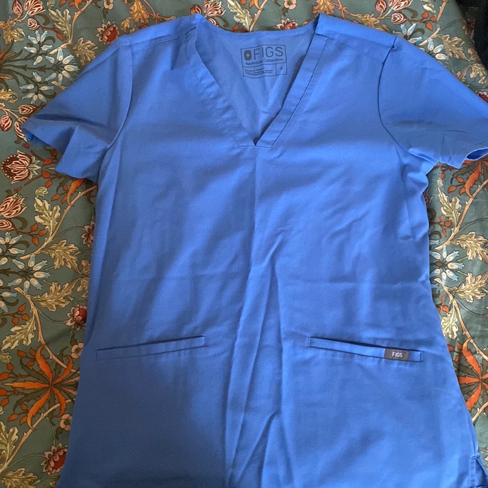 Figs scrub top size small